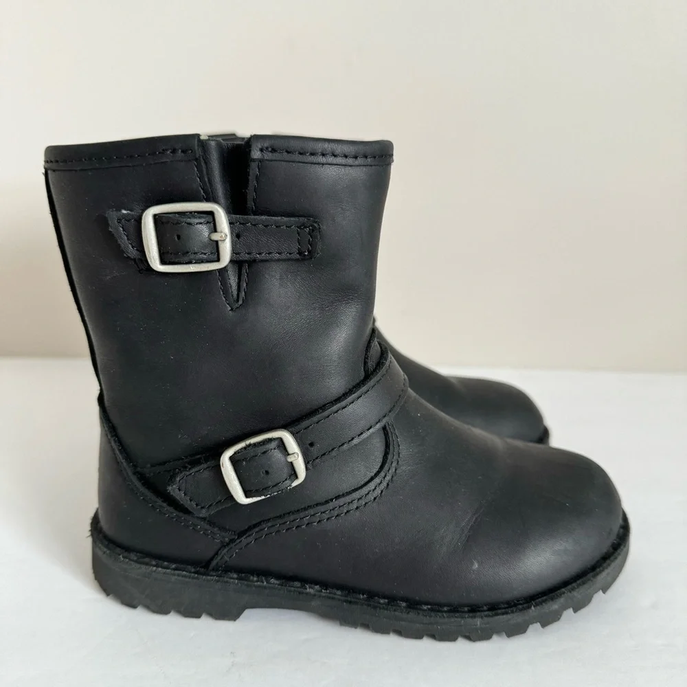 UGG harwell black